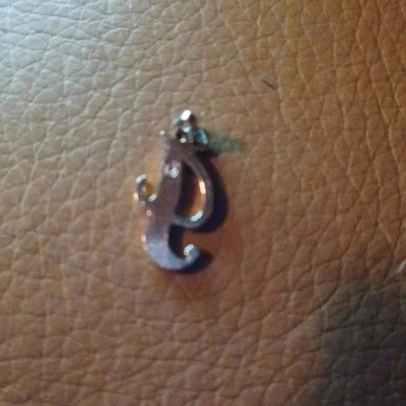 💙🌹Gold plated letter pendant "J" with faux diamonds - Picture 6 of 7